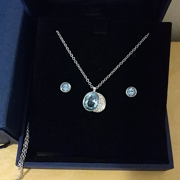 Swarovski Necklace and earrings set - Picture 2 of 8